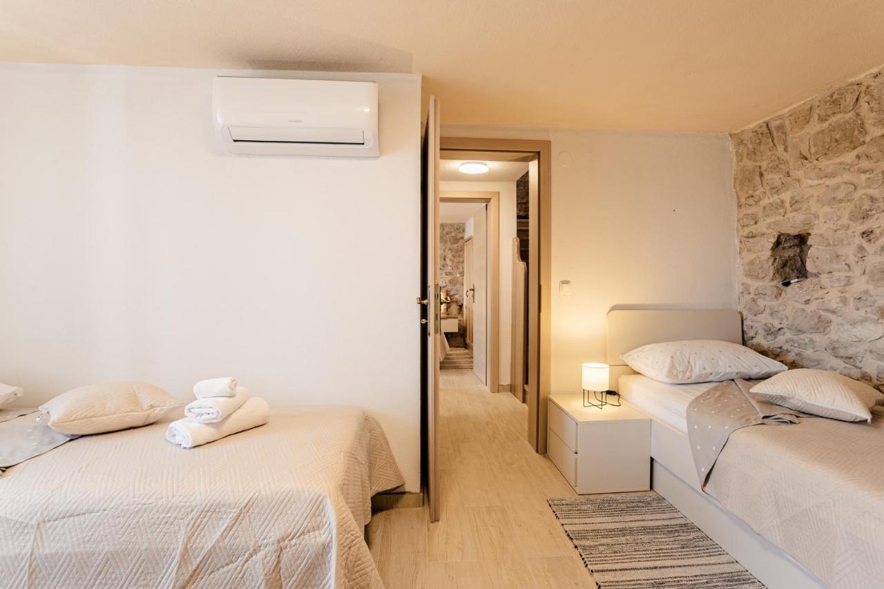 Patakun Holiday Home For 5, With Heated Pool Lecevica Buitenkant foto