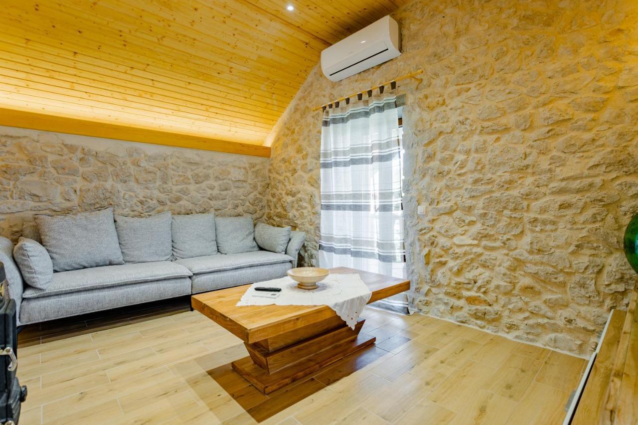Patakun Holiday Home For 5, With Heated Pool Lecevica Buitenkant foto