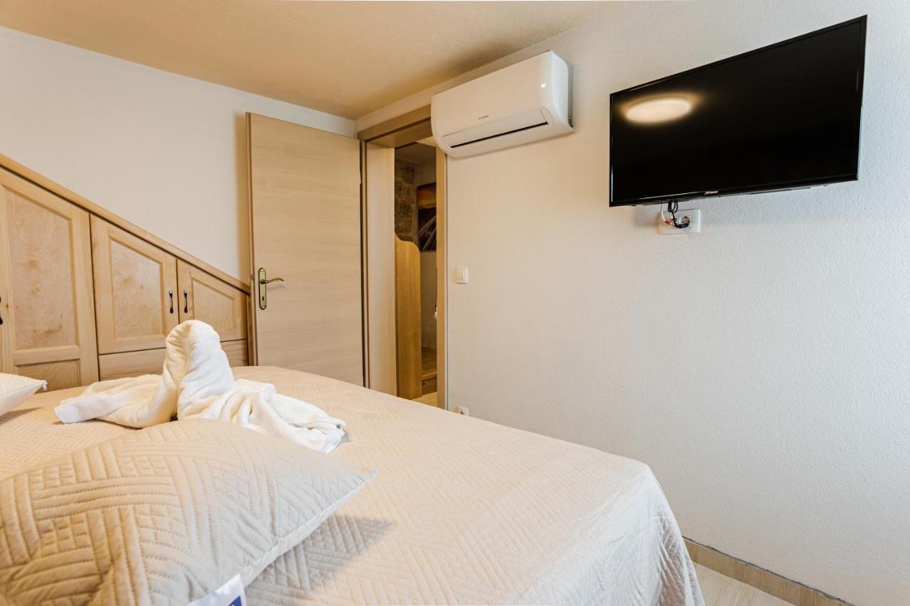 Patakun Holiday Home For 5, With Heated Pool Lecevica Buitenkant foto