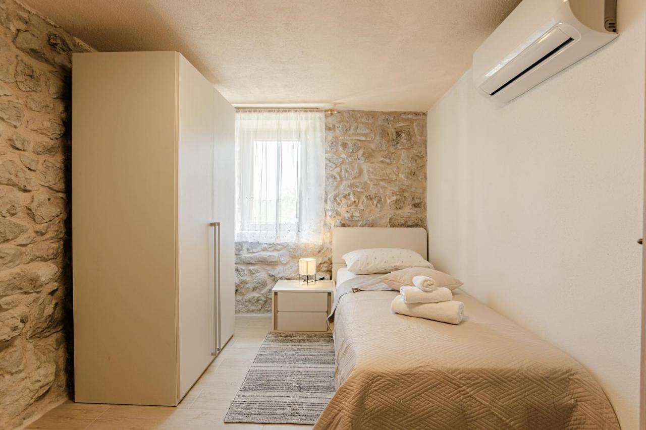 Patakun Holiday Home For 5, With Heated Pool Lecevica Buitenkant foto