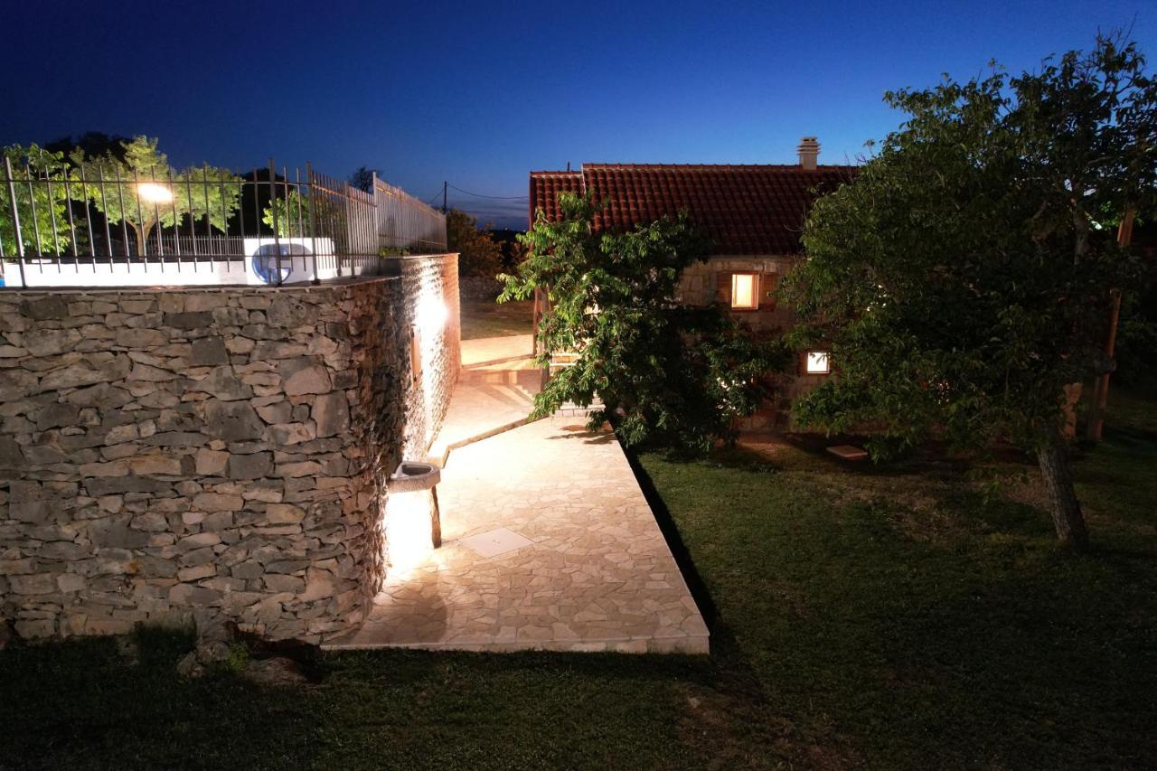 Patakun Holiday Home For 5, With Heated Pool Lecevica Buitenkant foto