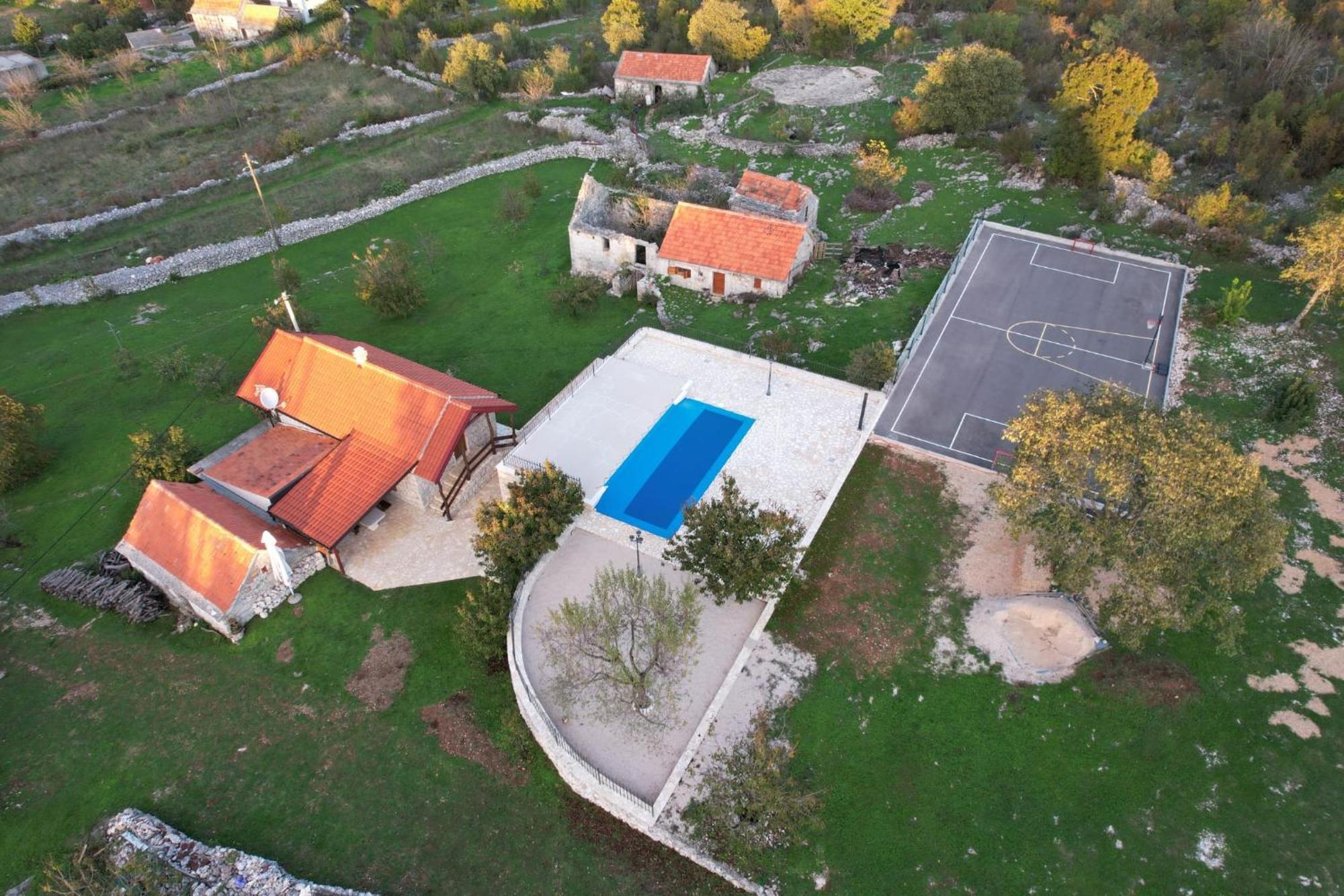 Patakun Holiday Home For 5, With Heated Pool Lecevica Buitenkant foto
